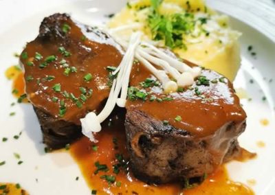 Bouillon Racine, Beef chuck cooked with spices, creamy mashed potatoes